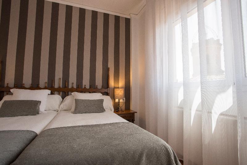 Hotel Segle XX Tremp Eksteriør billede